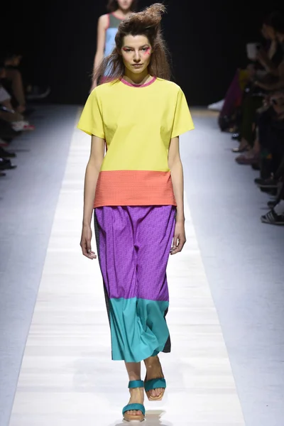 Look 10